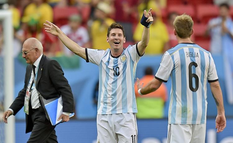 GENNEMBRUD. Argentina er i VM-semifinalen for første gang i 24 år. 