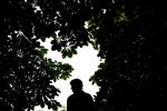 MINDER. Saras ensomhed trigger følelser fra hendes barndom, hvor afstand mellem familiemedlemmerne var en del af hverdagen. 