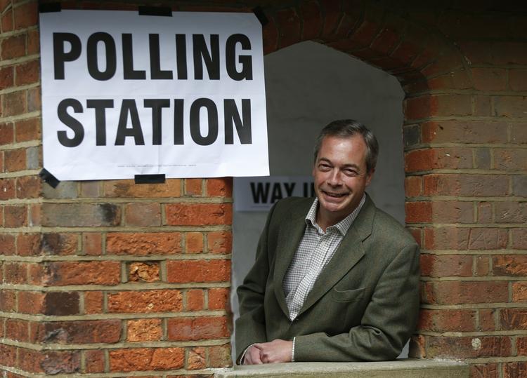 VALGVINDER. Ukips Nigel Farage blev en af de store stemmeslugere ved briternes euparlamentsvalg. Nu står hans gruppe til at gå glip af en udvalgspost takket være en rævekage hos parlamentets store parter. 