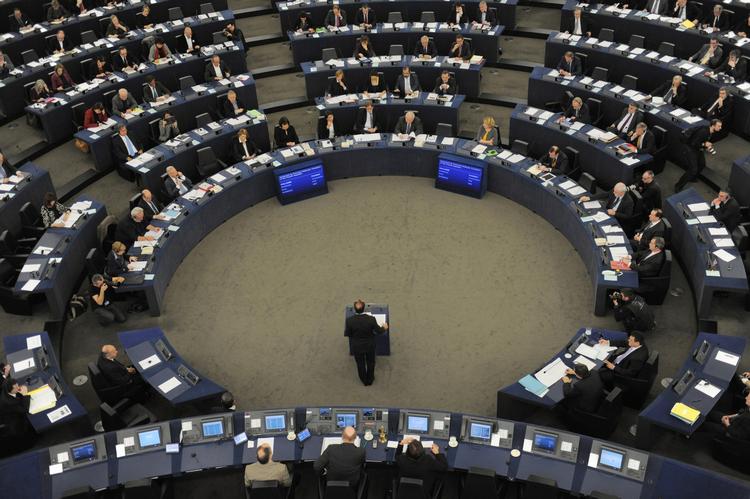 KONSTITUERING. Danske EU-skeptikere advarer de store tilhængerpartier mod studehandel, der skal holde modstandergruppe fra at få en formandspost. 