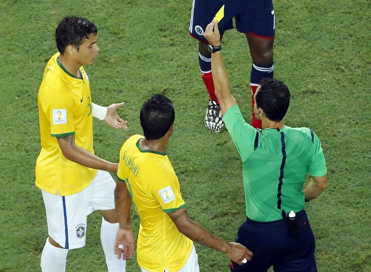 KARANTÆNE. Brasiliens anfører Thiago Silva(til venstre) har karantæne i semifinalen mod Tyskland på tirsdag efter for mange gule kort. 