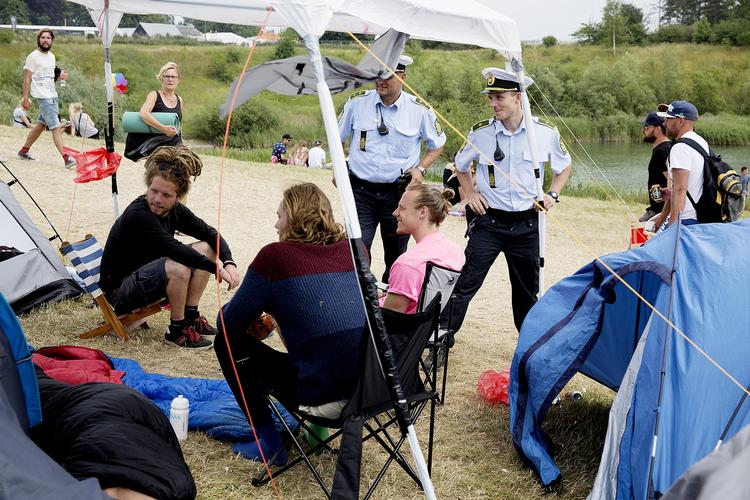 FREDELIGT. Ordenmagten har ikke haft lige så travlt på Roskilde Festival, som den plejer. 