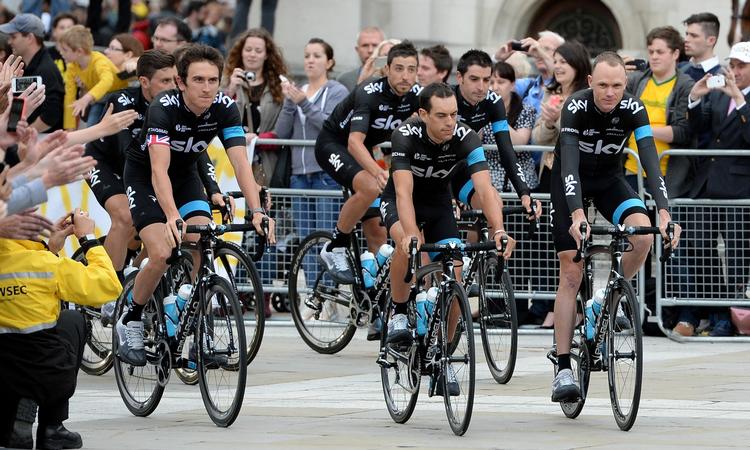 FORDEL. Team Sky var ikke interesseret i førertrøjen på anden etape i Tour de France. De vil hellere spare på kræfterne til senere i løbet. 