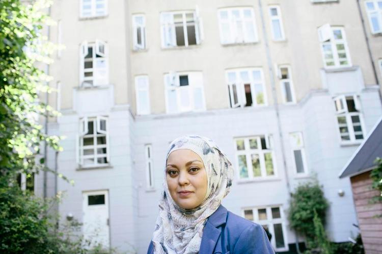 Dækadresse. Det lavede rod i økonomien, da en ukendt kvinde blev godkendt til at afsone en fodlænkedom i Iman Chaibs lejlighed. 