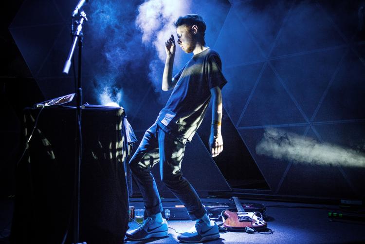 solo. Når han ikke turnerer med sin bassist, er Forest Sword den unge brite Matthew Barnes' soloprojekt. 