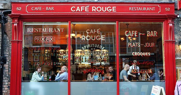 Udbud. York er populær blandt turister, og det afspejler sig i byens mange cafeer og restauranter. 