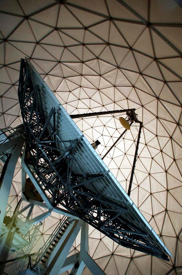 lyt. Den tyske udlandsspionage, BND, arbejder blandt andet med en parabol på 18 meter i diameter. Arkivfoto: Stephan Jansen/AP 