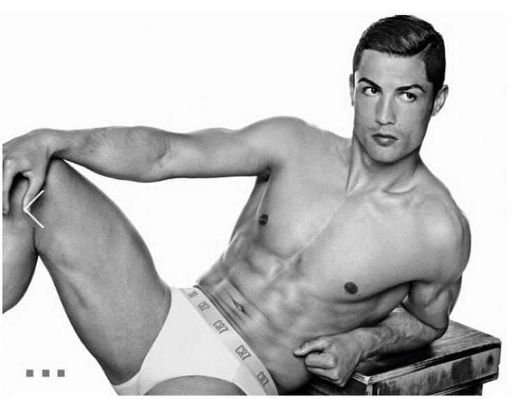 underforstået. JBS forstår at gøre sig bemærket. Nu er det Ronaldo, som slænger sig. For nogle år siden var det sloganet: ' Ikke bare til mænd, men også til bare piger', der skilte sig ud. 