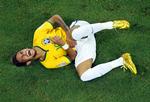 Brud. Neymar var ikke ligeså dominerende i kvartfinalen mod Colombia, som han var under øvrige kampe under dette VM, hvor han nåede at score fire mål, inden et colombiansk knæ gav ham et brud på en ryghvirvel, som forhindrer ham i at spille flere kampe i turneringen. 