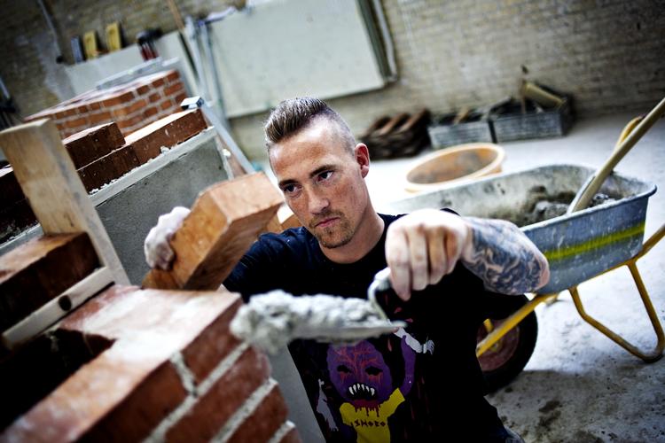 mangel. Omkring 6.000 unge kan ikke komme videre i deres uddannelse, fordi de mangler en praktikplads. 