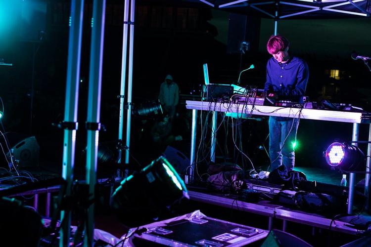 STRØM. Sidste år besøgte Kalaha aka Rumpistol, Niclas Knudsen, Spejderrobot og Emil De Waal en udsolgt koncert på taget af DGI-byen under Strøm Festival. Det gentager de igen på torsdag på Papirøen. 