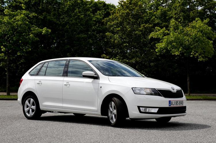 mindre for mere. Trods det lovende navn er Skoda Rapid Spaceback mindre rummelig end slægtningen Skoda Rapid. Alligevel koster den 10.000 kroner mere. 