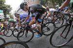 SÅRET. Chris Froome måtte forbindes efter sit styrt på dagens etape. 