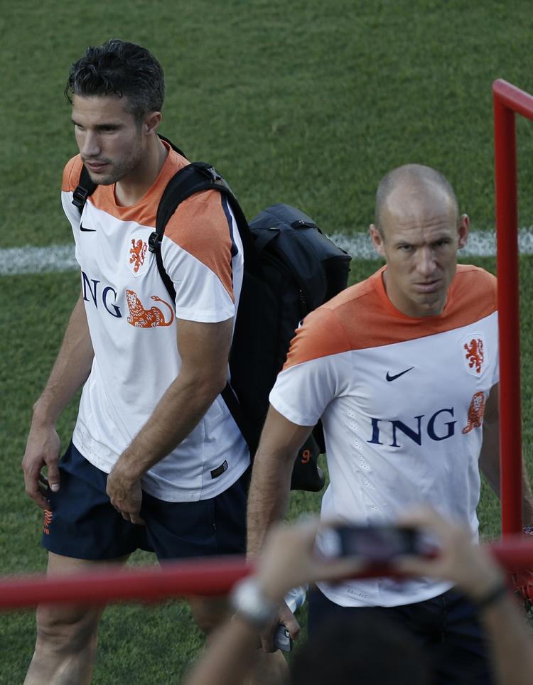 STJERNER. Sammen med Arjen Robben (th) er Robin van Persie Hollands helt store stjerne ved VM i Brasilien. 