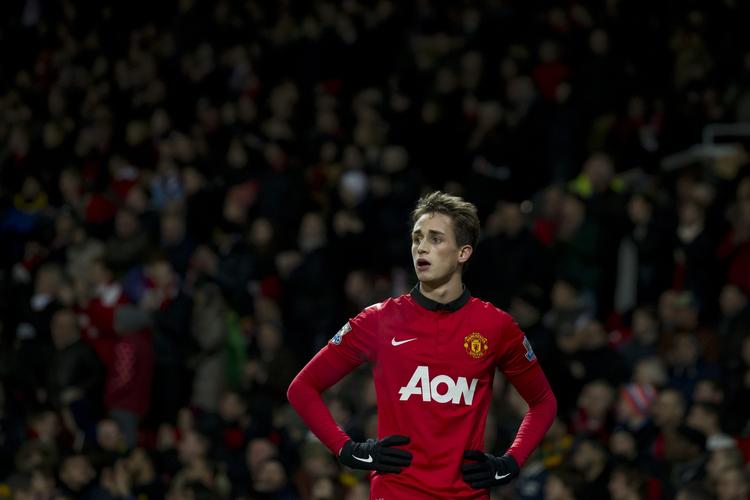 Manchester United's  midtbanespiller Adnan Januzaj, har været til VM i Brasilien for det belgiske  landshold skifter helt sikkert spilletrøje efter næste sæson. United og Nike er blevet enige om at ophæve samarbejdet. 