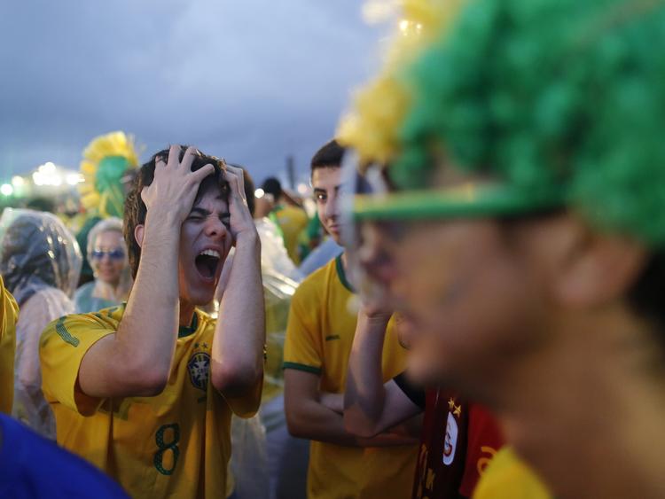 En klassisk variant af  hænderne-til-hovedet-i-frustration-bevægelse. 