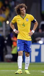 mislykket. David Luiz ønskede bare at se sine landsmænd smile. Det lykkedes ikke. 