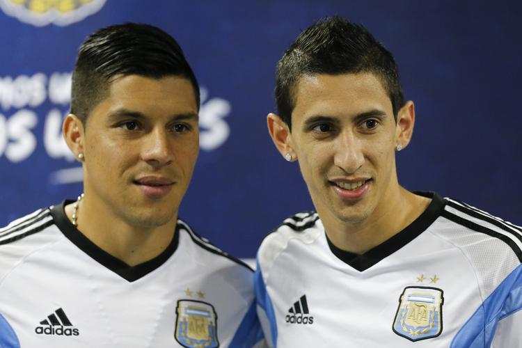 AFLØSER. Enzo Perez (tv) skal udfylde det store hul på Argentinas midtbane, som Angel di Maria efterlader. 