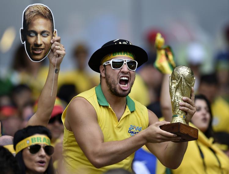 Taber. Brasilianske fans er vant til at se deres landshold vinde. Det sydamerikanske land har således vundet VM-trofæet fem gange. Mod Tyskland manglede de dog megastjernen Neymar, som flere fans medbragte i papudgave til kampen. 