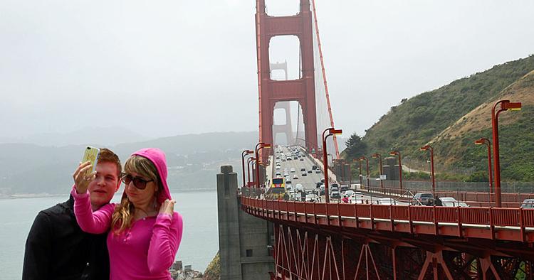 Minde. En selfie med Golden Gate-broen i baggrunden - en selvfølge for mange turister, der tager til Californien. 