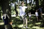 FOKUSERET. Et fast blik fremad hjælper på balancen. Søren Riis Andersen instruerer i Fælledparken. 