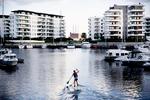 Urbant. På brættet kan man opleve havnen og byen helt tæt på, samtidig med at man får vand mellem tæerne. 
