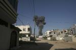 BOMBARDEMENT. Et israelsk missil har ramt en smuglertunnel på grænsen mellem Egypten og Gaza. 