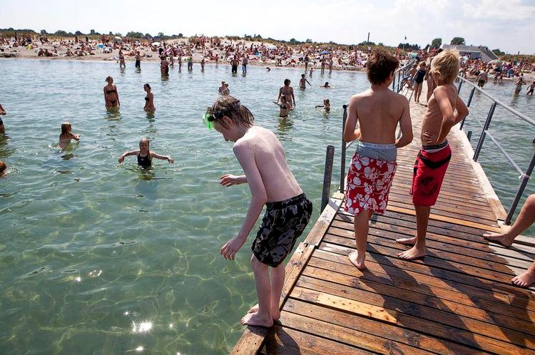 Sommer. Sol og strand er lækkert. Men hvordan passer man egentlig bedst på solen? 