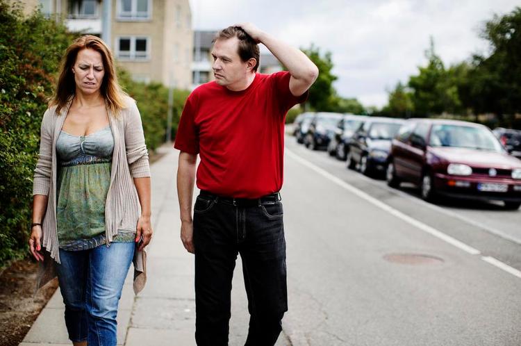Skilt. Carsten og Kathrine Grølsted bor i dag hver for sig i Mørkhøj efter skilsmissen i sommeren 2009. De har valgt at stå frem og fortælle om deres skilsmisse på godt og ondt i en serie på fem afsnit. 