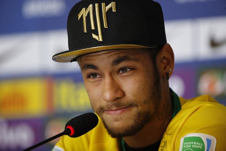 Skadet. Neymar brækkede en ryghvirvel, da han fik et knæ i ryggen i kampen mod Colombia i kvartfinalen. 