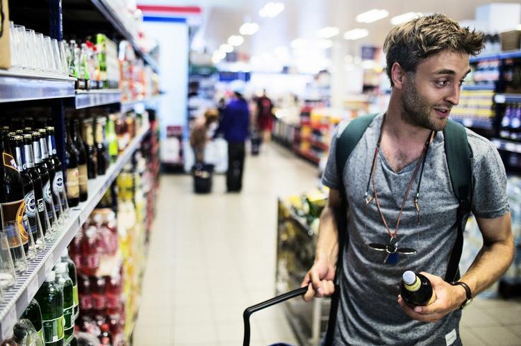sundt? Kunderne i Rema 1000 har ikke behov for, at supermarkedet guider dem til, hvad der er sunde fødevarer, siger de. De vil hellere have lavere priser. 