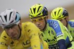 Rivaler. Nibali er i gult, men Contador er favorit til at løbe med Tour-sejren. 