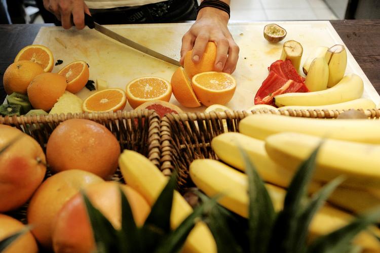 JUICE. Sluk sommertørsten med en kold friskpresset juice. 