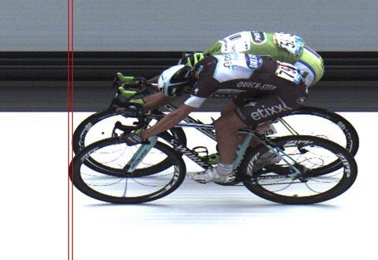 TÆT. Der skulle målfoto til for at afgøre 7. etape af Tour de France. 