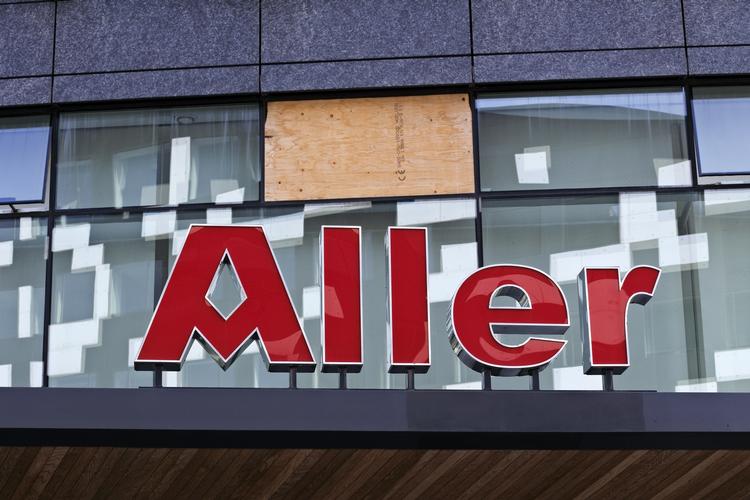 kildebeskyttelse. »Det er vigtigt, at en kilde, der henvender sig til et medie, har vished for, at kildens identitet ikke bliver afsløret over for uvedkommende senere. Det princip bringes i fare, når man giver politiet lov til at kopiere en medievirksomheds materiale ind på deres egne edb-systemer«, siger Allers advokat Hans Jakob Folker. 