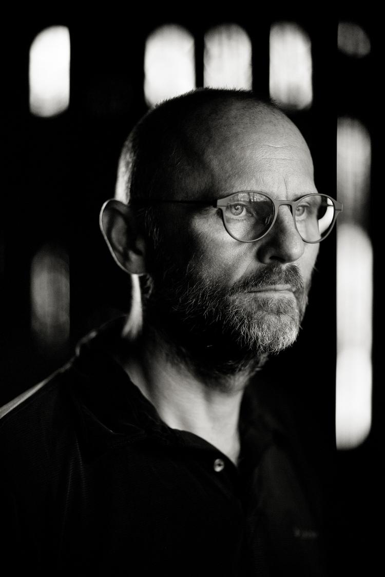 Mistanke. Se og Hørs chefredaktør fra 2001 til 2008, Henrik Qvortrup, er angiveligt årsagen til, at politiet har udvidet listen af personer, der er mistænkt for at levere fortrolige oplysninger til ugebladet. 