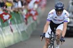 STYRT. Schweizeren Mathias Frank brækkede lårbenet ved styrt i gårsdagens finale. 