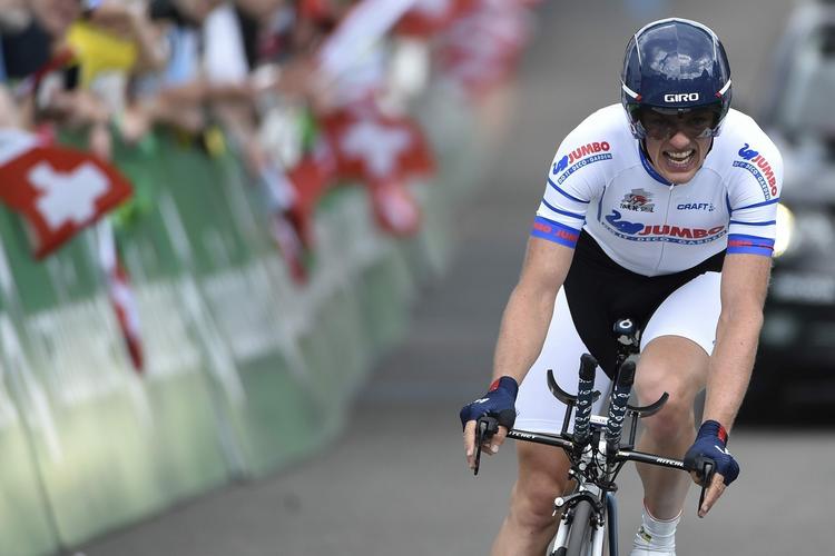STYRT. Schweizeren Mathias Frank brækkede lårbenet ved styrt i gårsdagens finale. 