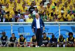 TRÆNER. Brasiliens landstræner Luiz Feluipe Scolari bør fortsætte i jobbet trods det ydmygende nederlag på 1-7 i VM-semifinalen mod Tyskland, mener præsidenten for det brasilianske fodboldforbund. 