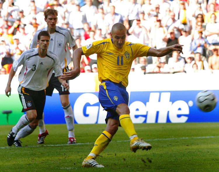 2006. Henrik Larssons sidste optræden ved VM var i 2006, hvor han brændte et straffespark i 1/8-finalen mod Tysklands senere bronzevindere. 