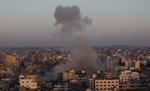 LUFTANGREB. Fredag ramte Israel mål i Gaza, hvor flere palæstinensere blev dræbt. Lørdag meldes der indtil nu om en raketfri aftenhimmel. 