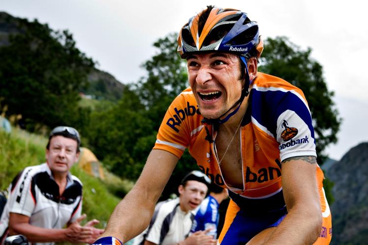 Doping. Russiske Denis Menchov, der indstillede cykelkarrieren sidste år, er blevet idømt to års karantæne for brug af forbudte stoffer, mens han var aktiv. 