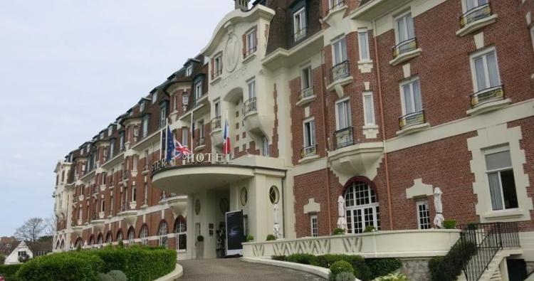 Pompøst. Nordfranske Hotel Westminister udstråler luksus,  men er alligevel til at betale. 