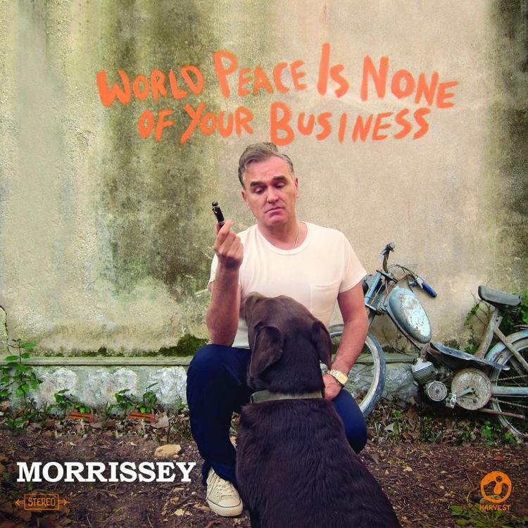 Belærende. Det er mere magthaverne end hunde, som Morrissey buldrer mod på sit nye album. 