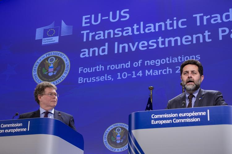 HEMMELIGHEDSFULDE. Den amerikanske chefforhandler, Dan Mullaney (til venstre) mødes i denne uge med EU's chefforhandler Ignacio Garcia Bercero i den sjette forhandlingsrunde om frihandelsaftalen mellem EU og USA. 