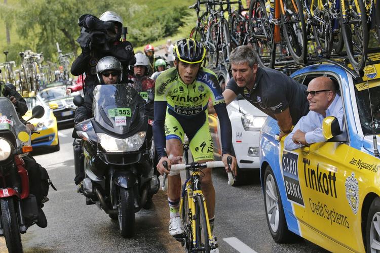 Bræk. Alberto Contador brækkede skinnebenet - alligevel forsøgte han at køre videre. 