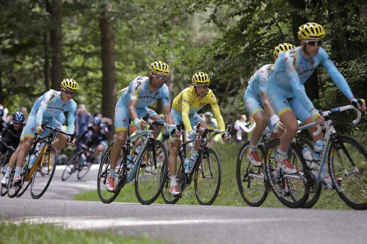 Astana. Ud over at føre på pengelisten, så er Fuglsang-holdet nummer 2 i holdkonkurrencen, hvor de har 3,19 minut op til Ag2r. 