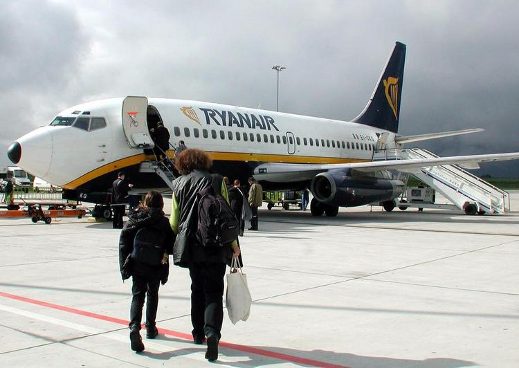 trængsel. Ryanair er en af de store Boeing 737-aftagere. I en ny version kan der klemmes endnu flere passagerer ind. 