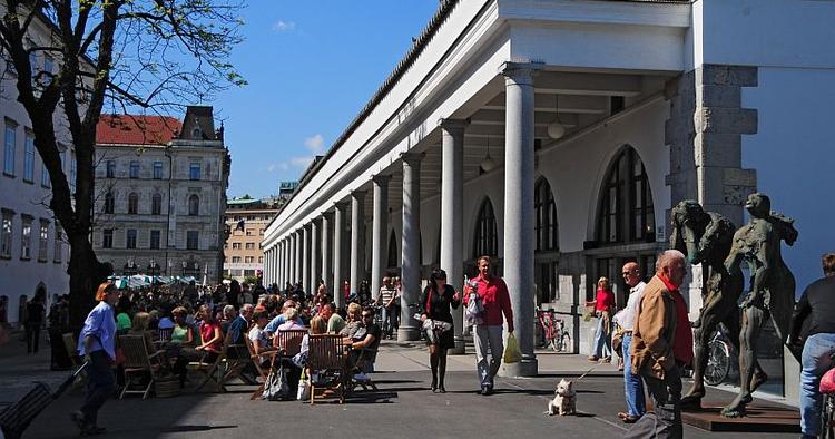 Alternativ. Sloveniens hovedstad, Ljubljana er en rigtig god mulighed, hvis du har lyst til at prøve noget andet end de beslægtede nabobyer  Wien og Prag. 
