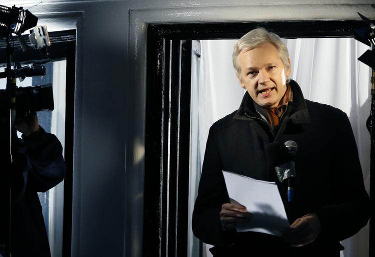 Millionudskrivning. Det er uretfærdigt, at Londons borgere skal betale kæmperegningen for overvågningen af WikiLeaks-stifteren, Julian Assange, der de seneste to år har opholdt sig på Ecuadors ambassade i London. Regningen for overvågningen er indtil nu på 60 millioner kroner. 